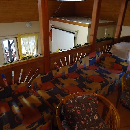 Czermann Panzió és Étterem Hotel Oroszlány Exterior foto