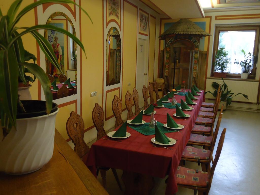 Czermann Panzió és Étterem Hotel Oroszlány Exterior foto