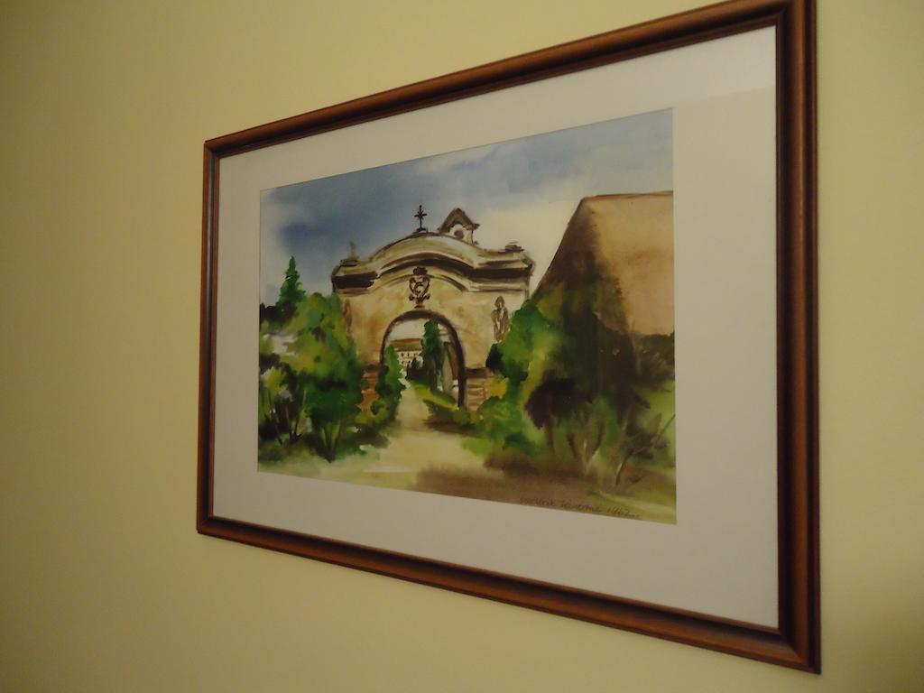 Czermann Panzió és Étterem Hotel Oroszlány Exterior foto