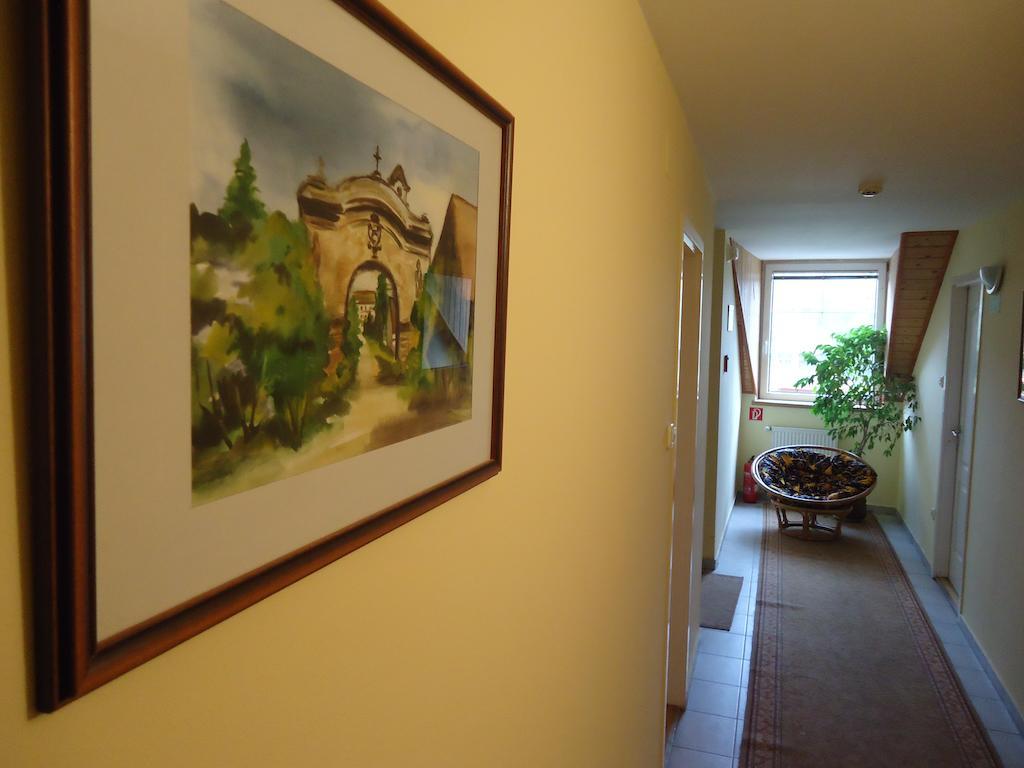 Czermann Panzió és Étterem Hotel Oroszlány Exterior foto