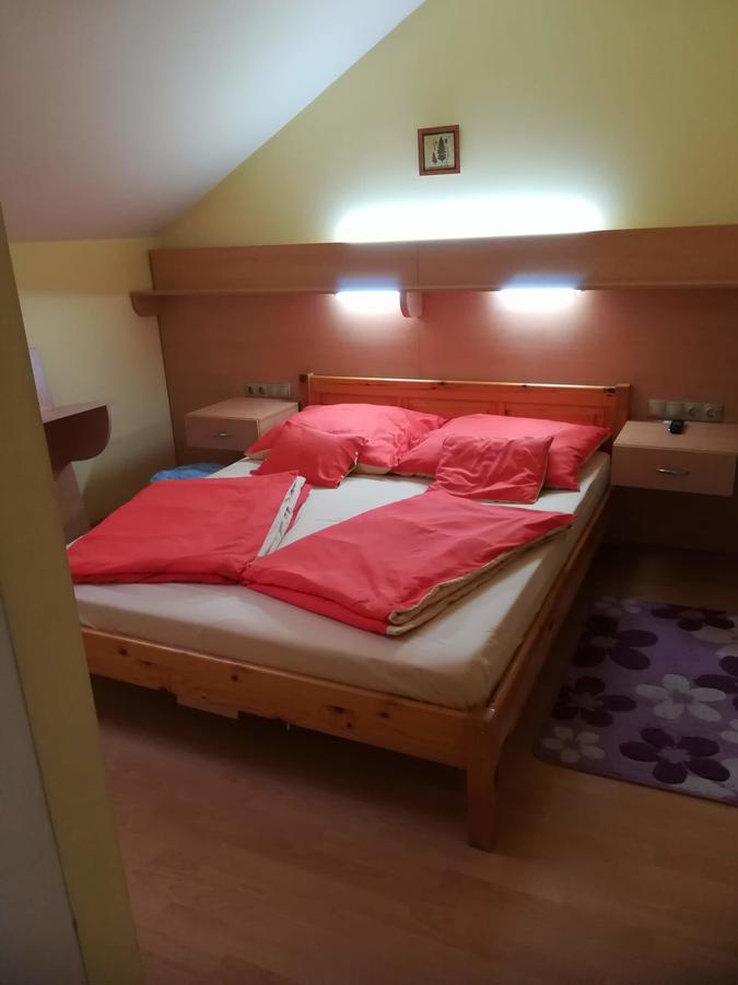 Czermann Panzió és Étterem Hotel Oroszlány Exterior foto